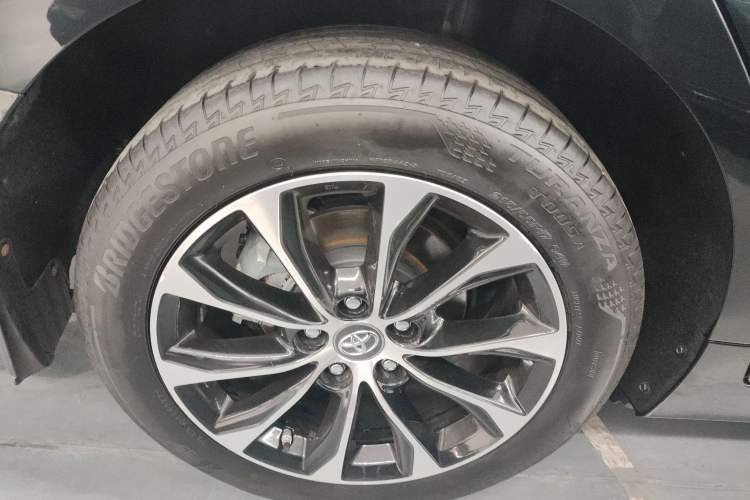 Used Toyota Avalon 2022 2.0L Luxury Edition Right Rear Wheel Hub