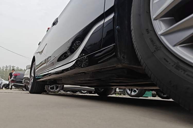 Used Toyota Avalon 2022 2.0L Luxury Edition Right Side Sill