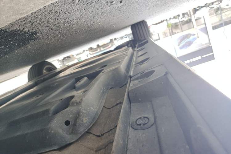 Used Toyota Avalon 2022 2.0L Luxury Edition Right Side Sill