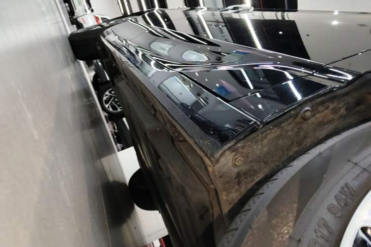 Used Toyota Avalon 2022 2.0L Luxury Edition Right Side Sill