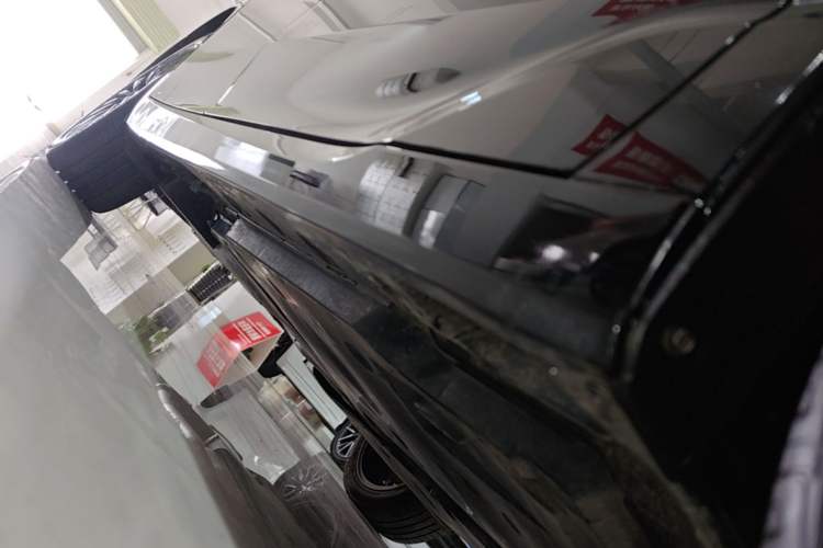 Used Toyota Avalon 2022 2.0L XLE Premium Edition Right Side Sill