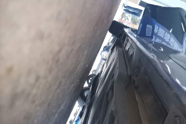 Used Toyota Avalon 2022 2.5L Luxury Edition Right Side Sill