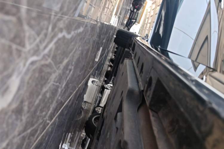 Used Toyota Avalon 2022 2.0L Luxury Edition Right Side Sill