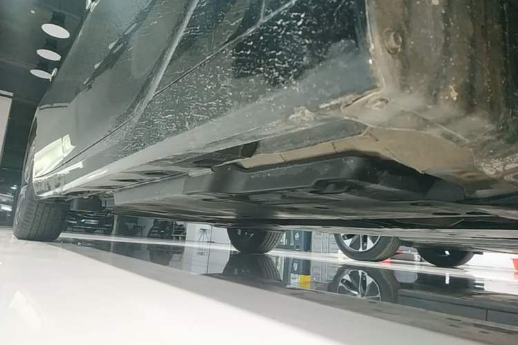 Used Toyota Avalon 2022 Dual-Engine 2.5L Luxury Edition Right Side Sill