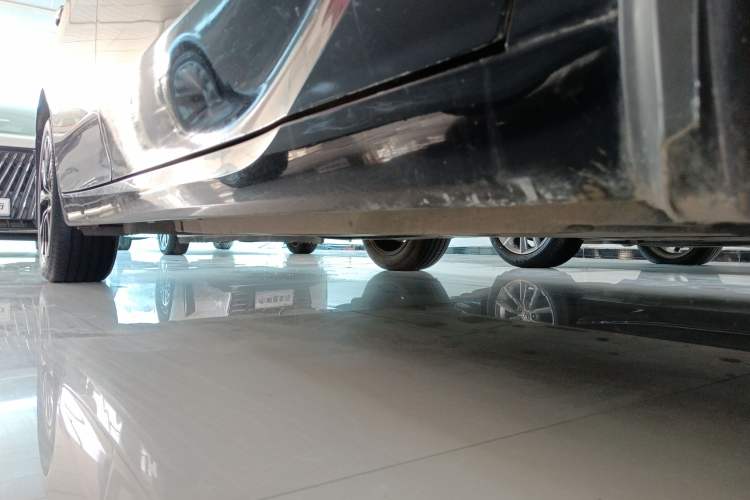 Used Toyota Avalon 2022 2.0L Luxury Edition Right Side Sill