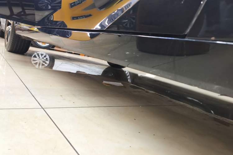 Used Toyota Avalon 2022 2.0L Luxury Edition Right Side Sill