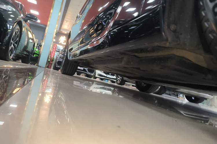 Used Toyota Avalon 2022 2.0L Luxury Edition Right Side Sill