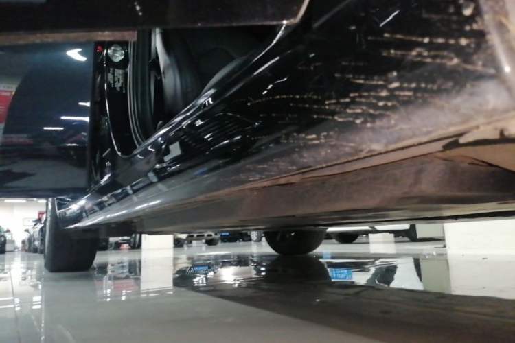 Used Toyota Avalon 2022 Dual-Engine 2.5L XLE Premium Edition Right Side Sill