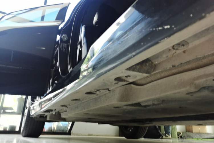 Used Toyota Avalon 2022 2.0L Luxury Edition Right Side Sill