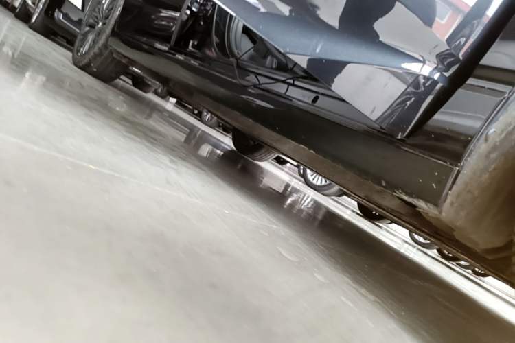 Used Toyota Avalon 2022 2.5L Touring Premium Edition Right Side Sill