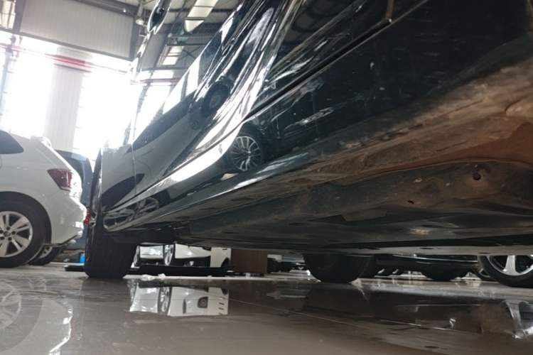 Used Toyota Avalon 2022 Dual-Engine 2.5L Luxury Edition Right Side Sill
