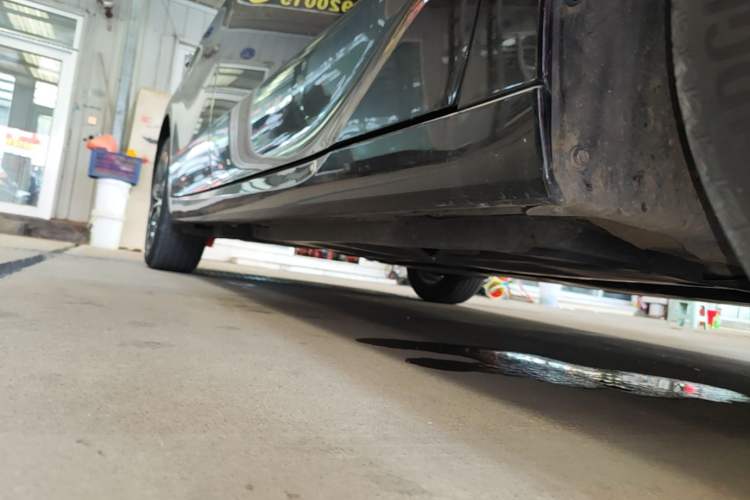 Used Toyota Avalon 2022 2.0L Luxury Edition Right Side Sill