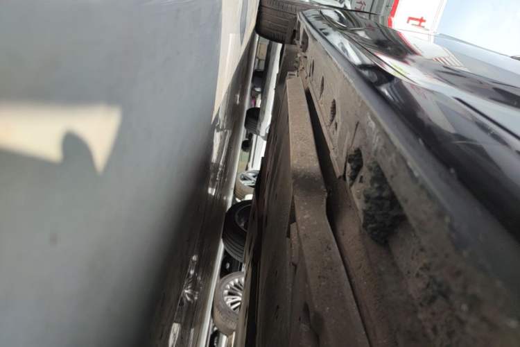 Used Toyota Avalon 2022 2.5L Touring Premium Edition Right Side Sill