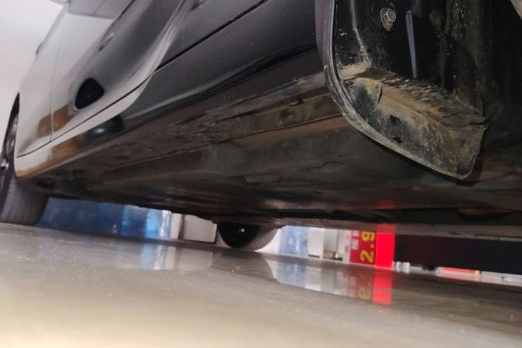 Used Toyota Avalon 2022 2.5L Luxury Edition Right Side Sill