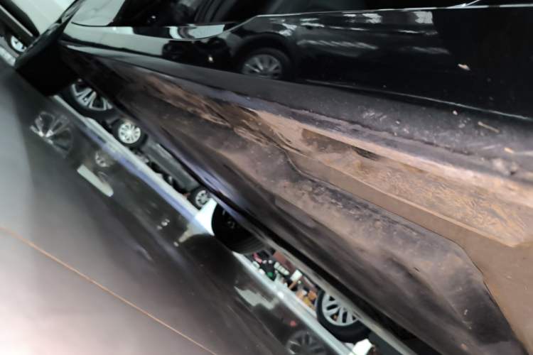 Used Toyota Avalon 2022 2.5L Luxury Edition Right Side Sill