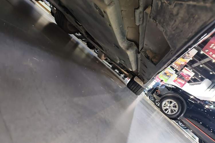 Used Toyota Avalon 2022 2.0L XLE Premium Edition Right Side Sill