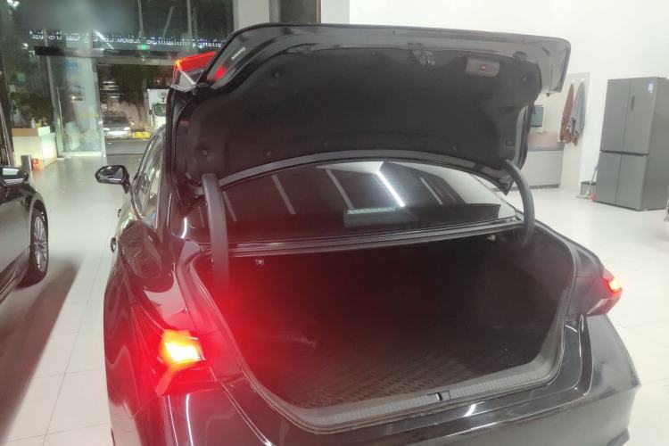 Used Toyota Avalon 2022 Dual-Engine 2.5L Luxury Edition Trunk