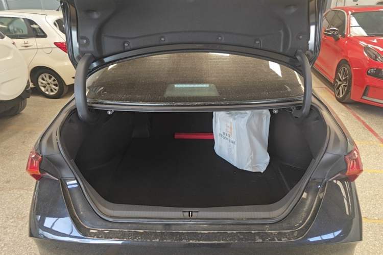 Used Toyota Avalon 2022 Dual-Engine 2.5L XLE Premium Edition Trunk