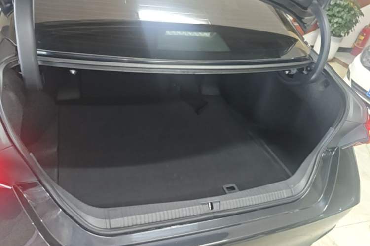 Used Toyota Avalon 2022 Dual-Engine 2.5L Luxury Edition Trunk