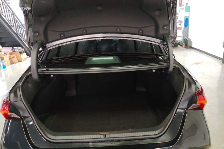 Used Toyota Avalon 2022 Dual-Engine 2.5L Luxury Edition Trunk