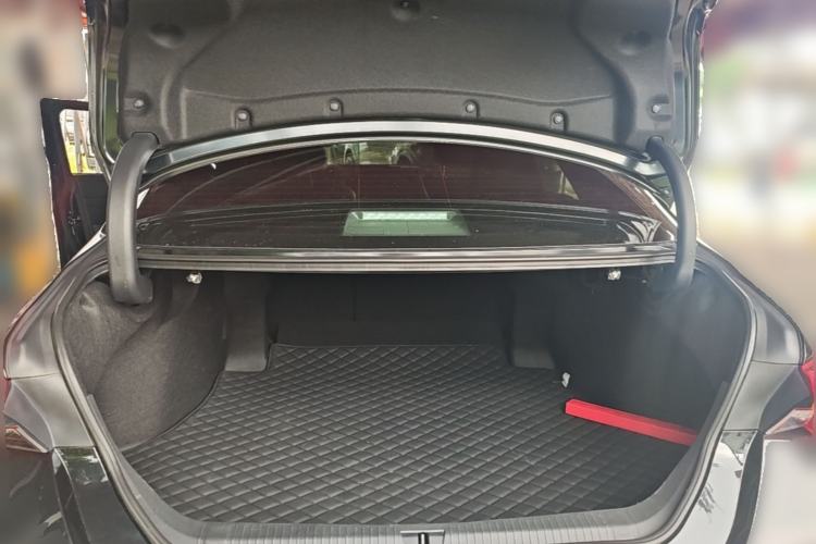 Used Toyota Avalon 2022 Dual-Engine 2.5L Luxury Edition Trunk