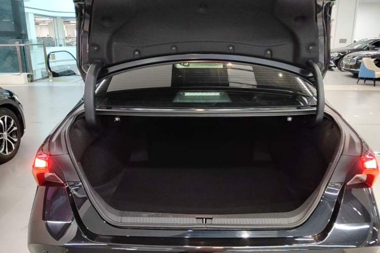 Used Toyota Avalon 2022 2.0L Luxury Edition Trunk