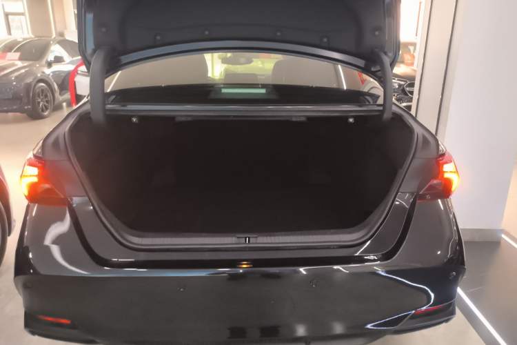 Used Toyota Avalon 2022 Dual-Engine 2.5L Luxury Edition Trunk