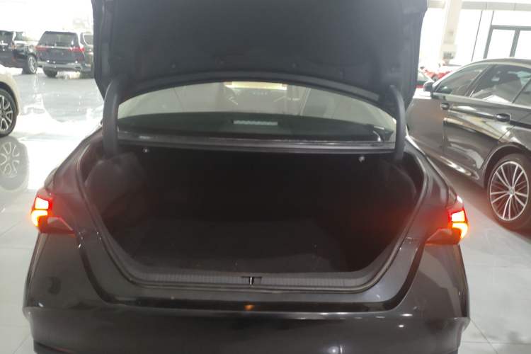Used Toyota Avalon 2022 2.0L Luxury Edition Trunk