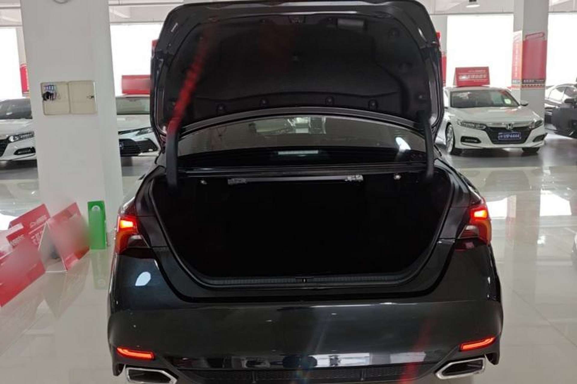 Used Toyota Avalon 2022 2.0L XLE Premium Edition Trunk