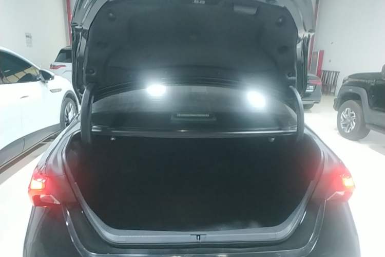 Used Toyota Avalon 2022 Dual-Engine 2.5L Luxury Edition Trunk