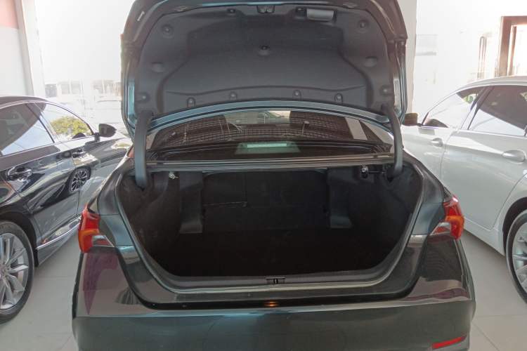 Used Toyota Avalon 2022 2.0L Luxury Edition Trunk