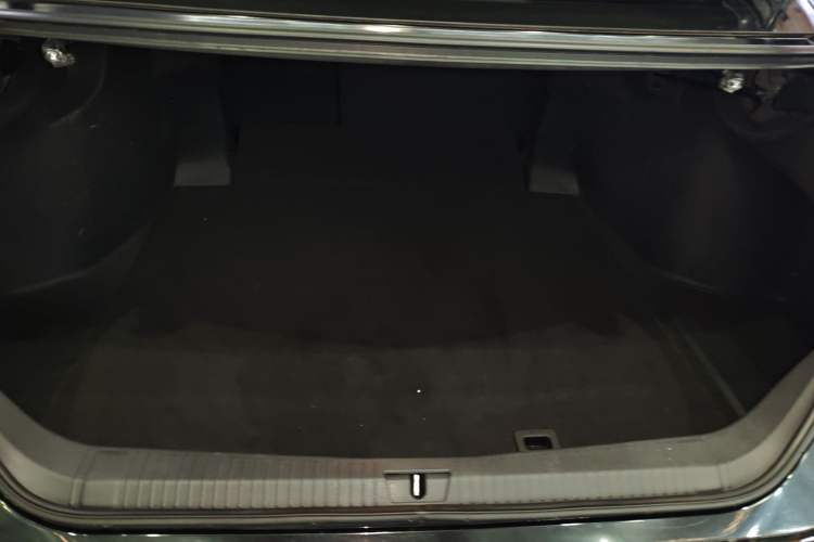 Used Toyota Avalon 2022 Dual-Engine 2.5L Luxury Edition Trunk
