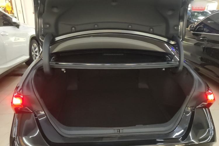 Used Toyota Avalon 2022 Dual-Engine 2.5L Luxury Edition Trunk