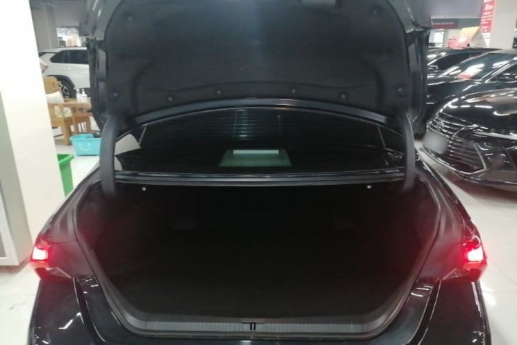 Used Toyota Avalon 2022 Dual-Engine 2.5L XLE Premium Edition Trunk