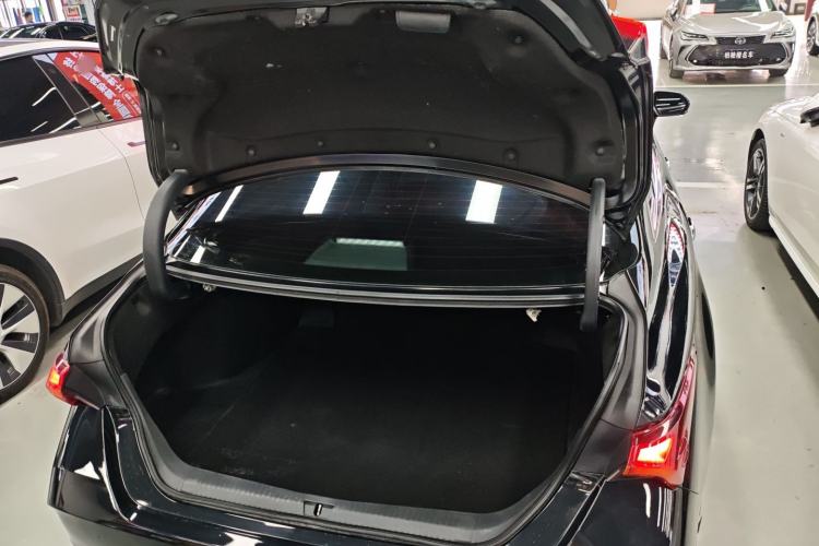 Used Toyota Avalon 2022 Dual-Engine 2.5L XLE Premium Edition Trunk