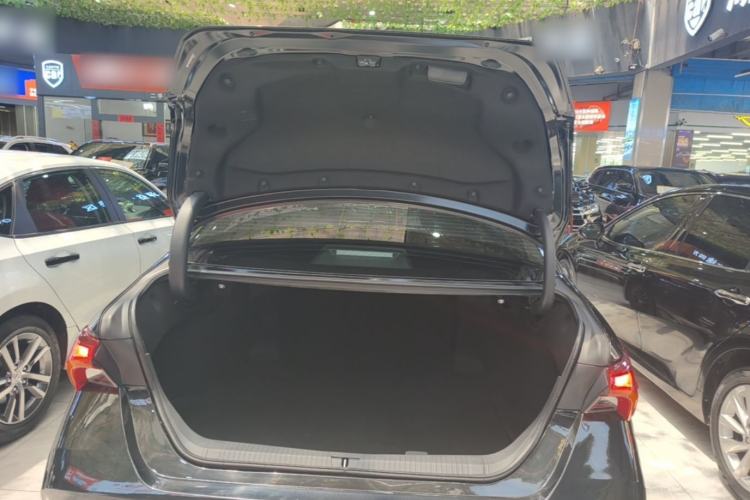 Used Toyota Avalon 2022 2.0L XLE Premium Edition Trunk