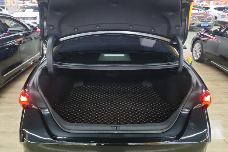 Used Toyota Avalon 2022 2.0L Ambition Edition Trunk