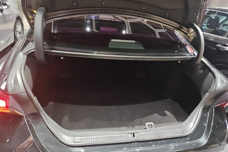 Used Toyota Avalon 2022 2.5L Luxury Edition Trunk
