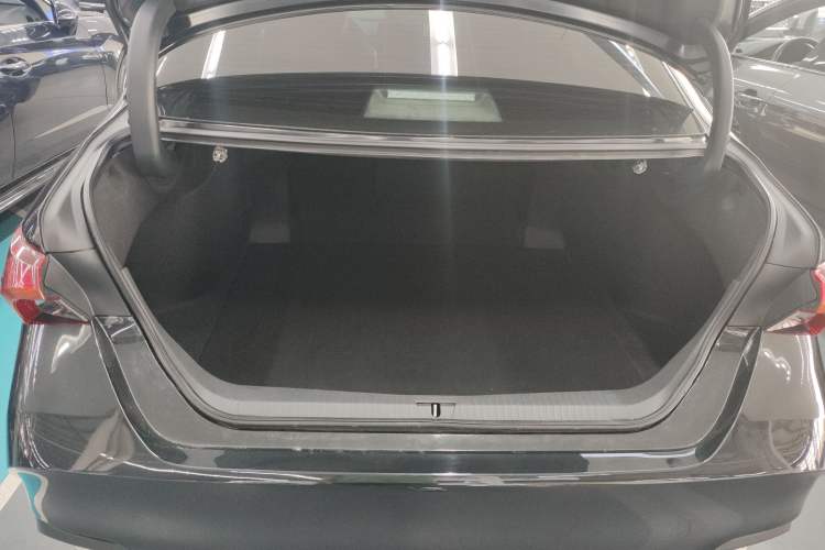 Used Toyota Avalon 2022 2.0L Luxury Edition Trunk