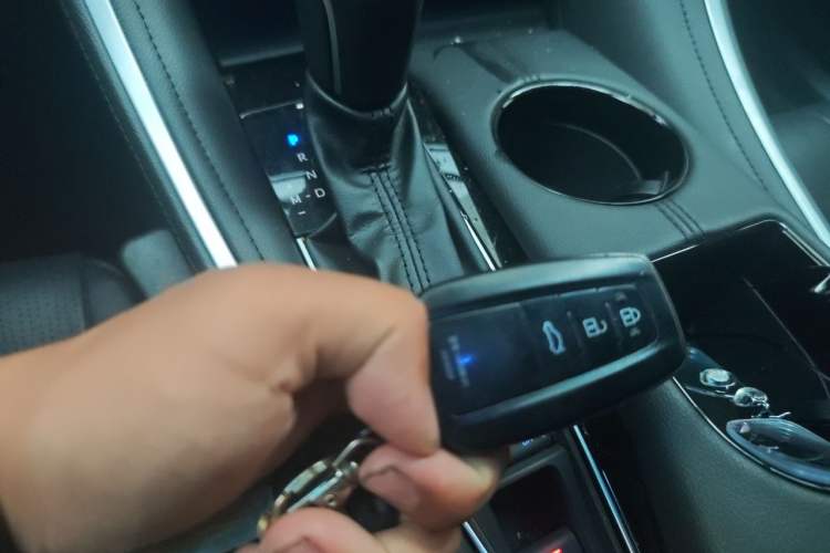 Used Toyota Avalon 2022 2.0L Luxury Edition Vehicle Key