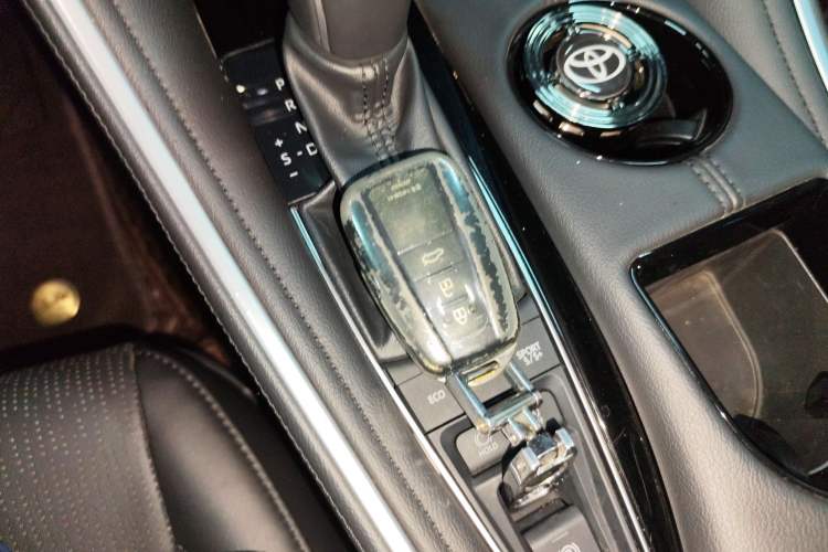 Used Toyota Avalon 2022 2.5L Luxury Edition Vehicle Key