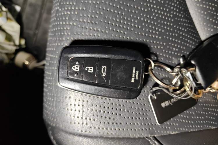 Used Toyota Avalon 2022 2.5L Luxury Edition Vehicle Key