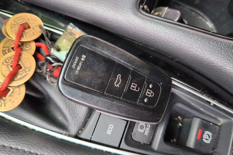 Used Toyota Avalon 2022 2.5L Luxury Edition Vehicle Key