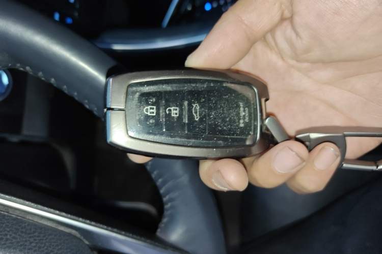 Used Toyota Avalon 2022 Dual-Engine 2.5L XLE Premium Edition Vehicle Key