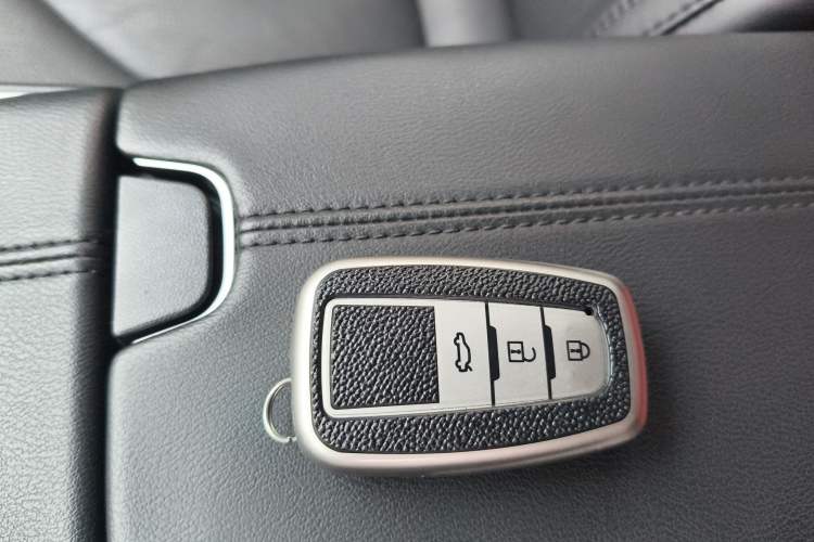 Used Toyota Avalon 2022 2.0L Luxury Edition Vehicle Key