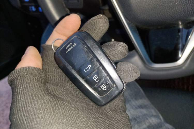 Used Toyota Avalon 2022 2.5L Luxury Edition Vehicle Key