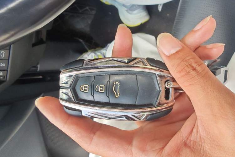 Used Toyota Avalon 2022 2.0L XLE Premium Edition Vehicle Key
