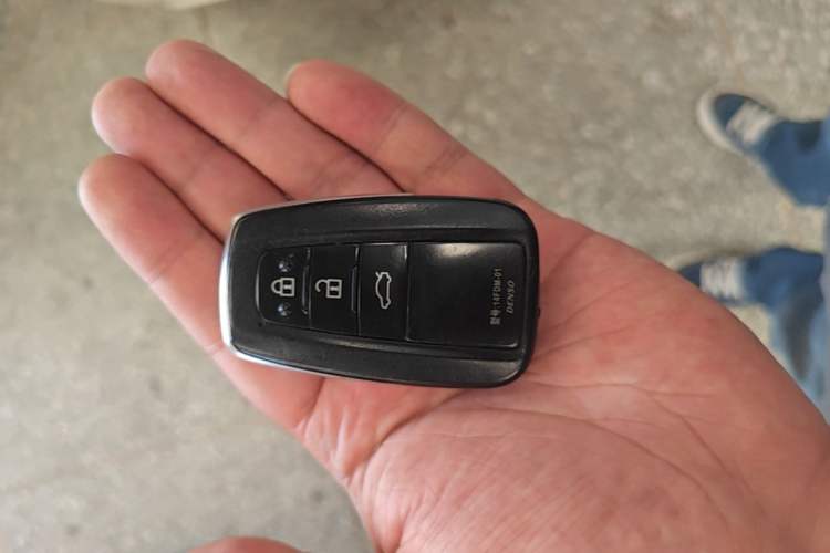 Used Toyota Avalon 2022 Dual-Engine 2.5L XLE Premium Edition Vehicle Key