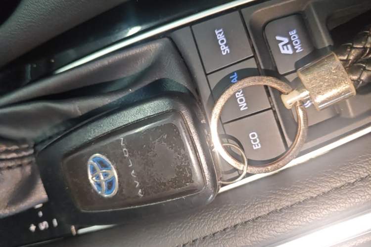 Used Toyota Avalon 2022 Dual-Engine 2.5L Luxury Edition Vehicle Key