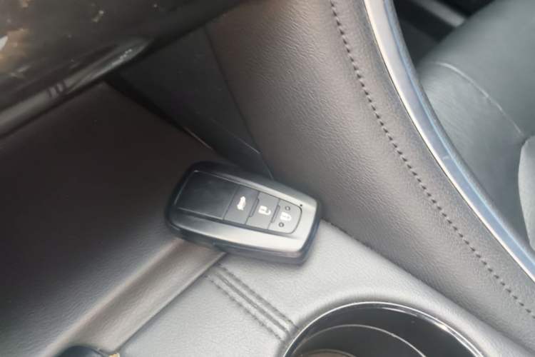 Used Toyota Avalon 2022 2.0L Luxury Edition Vehicle Key